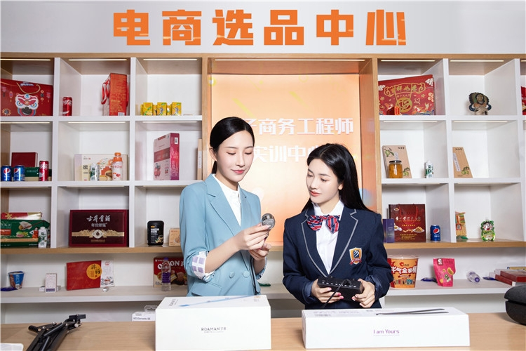 升學(xué)只有考上高中一條道路嗎？
