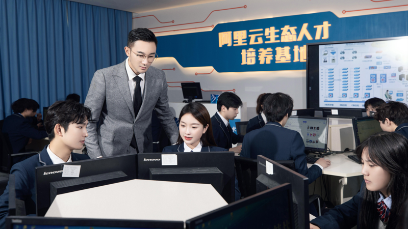 智慧城市部署與運維：阿里十年布局，新華這類人才正搶手