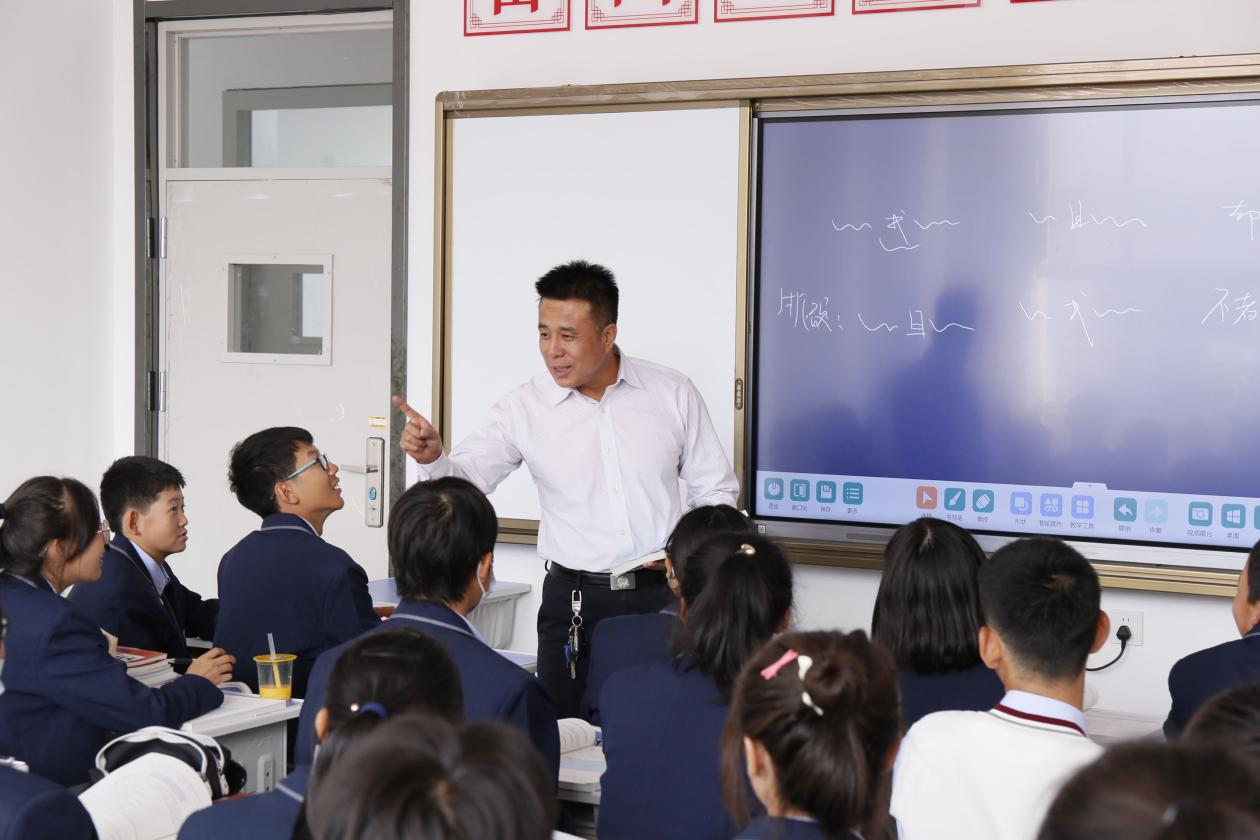 中考不如愿，初中畢業(yè)學(xué)什么技術(shù)好一點(diǎn)？去哪里學(xué)？
