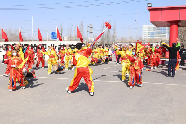 社火表演隊(duì)來新華，紅紅火火迎元宵