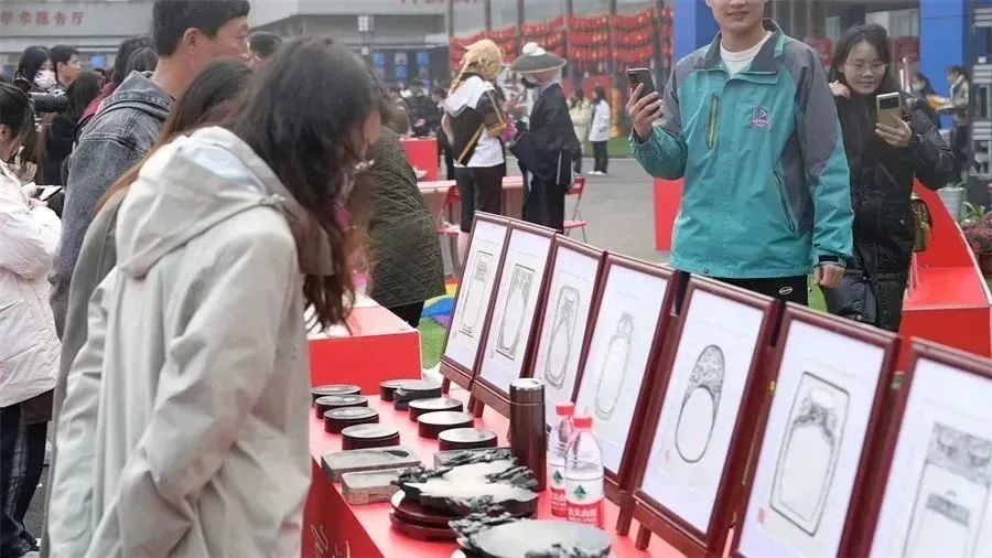 新華電腦教育春季開學熱 | 非遺進校園，國潮范十足！