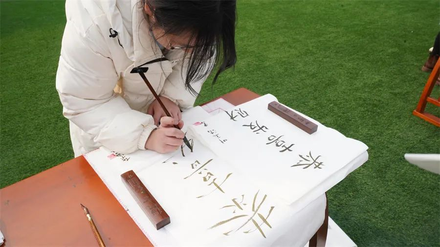 新華電腦教育春季開學熱 | 非遺進校園，國潮范十足！