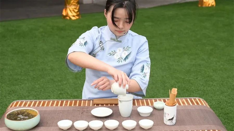 新華電腦教育春季開學熱 | 非遺進校園，國潮范十足！