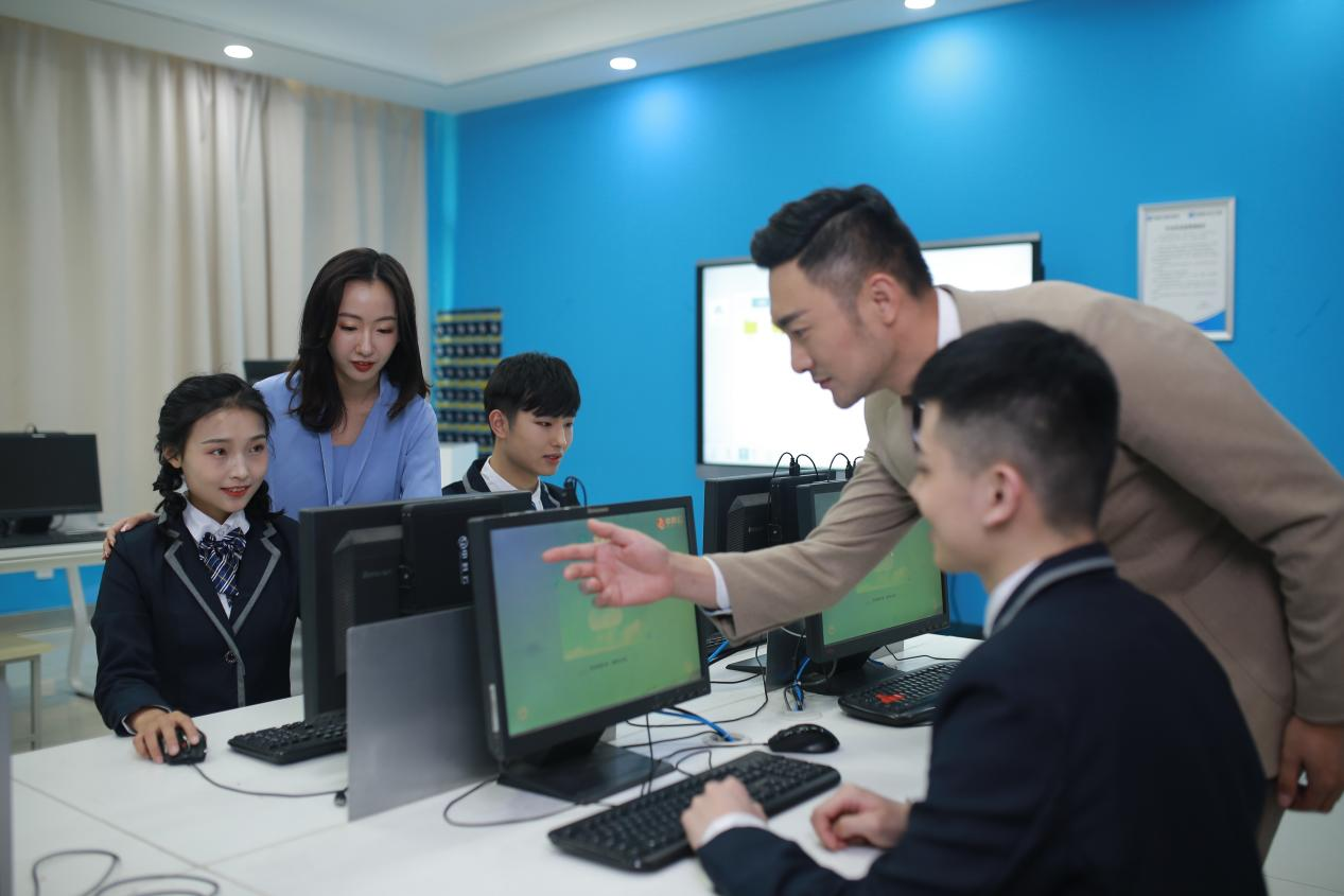 15歲初中男生適合學(xué)什么技術(shù)?