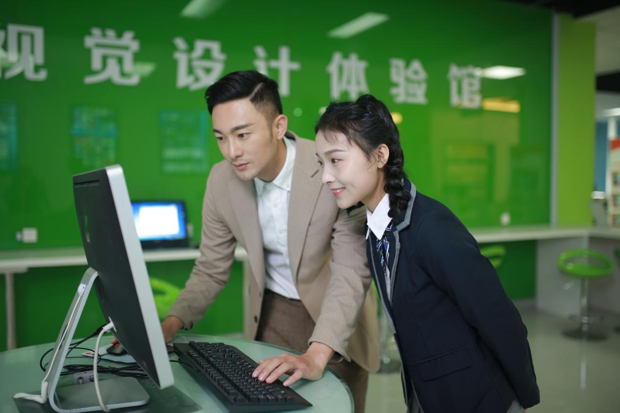 中國(guó)互聯(lián)網(wǎng)30年丨網(wǎng)民規(guī)模達(dá)10.79億人，數(shù)字經(jīng)濟(jì)新動(dòng)能持續(xù)釋放